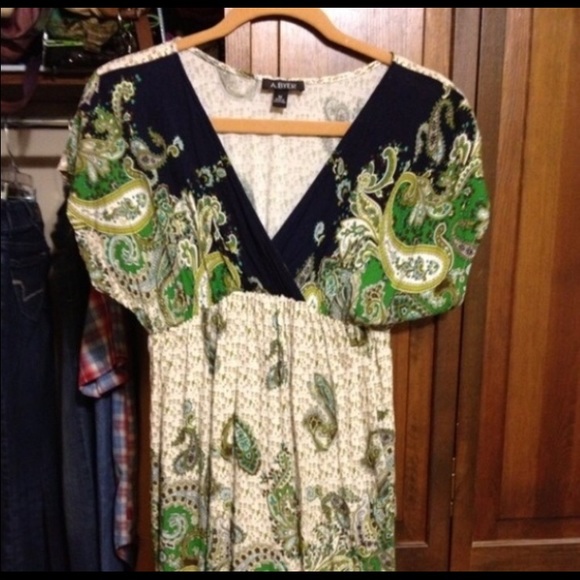 Patterned Tunic Dress - Picture 3 of 3