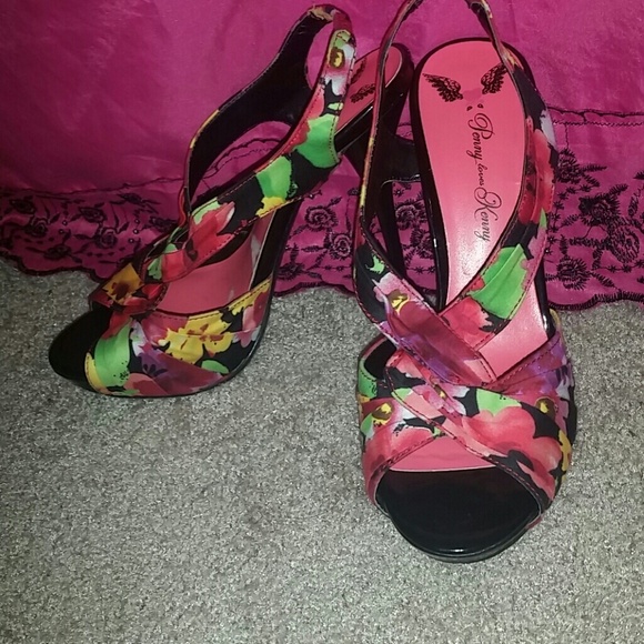 Flower patterned heels - Picture 2 of 3