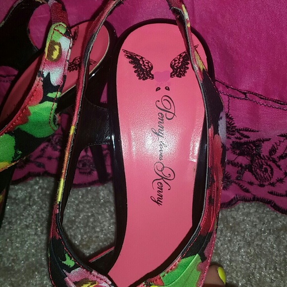 Flower patterned heels - Picture 3 of 3