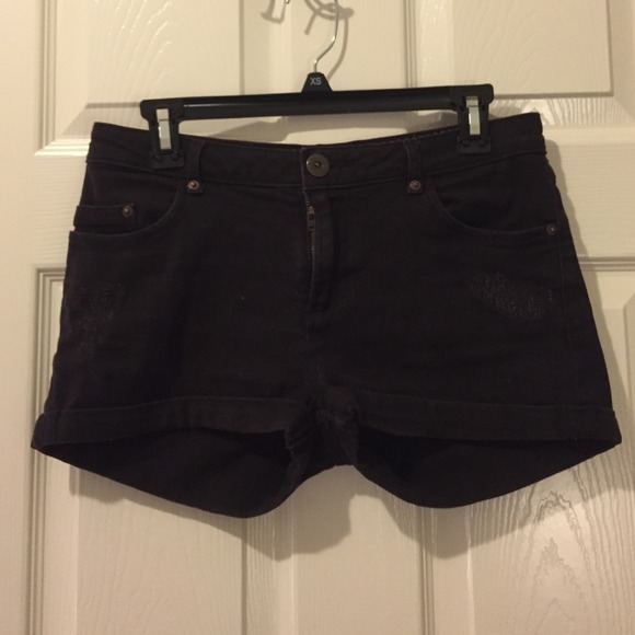 Review Black Shorts