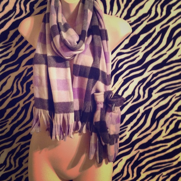 Matching scarf and glove set