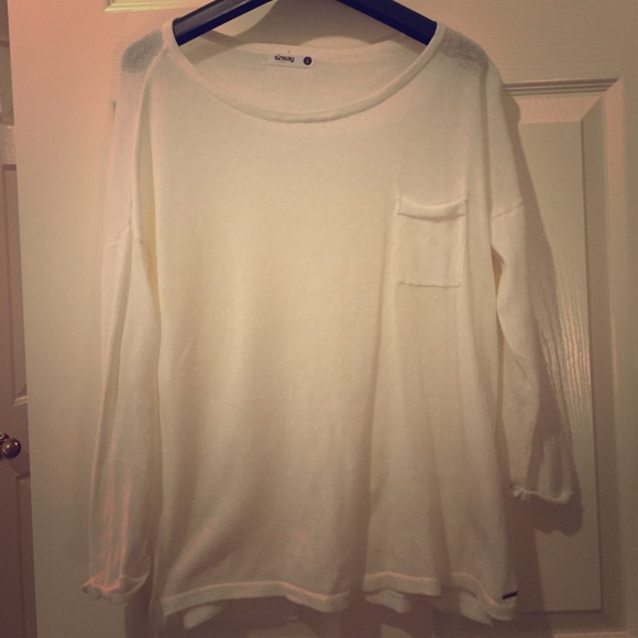 Cute white sweater with a pocket - Picture 1 of 3