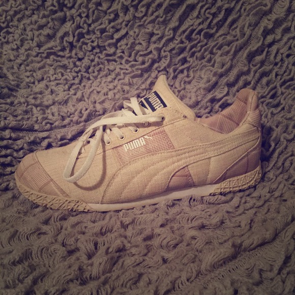 Size 8 puma sneakers