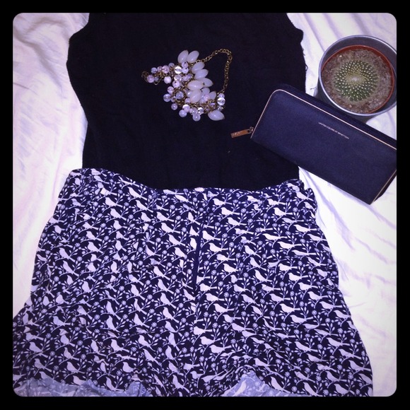 Bird pattern short shorts