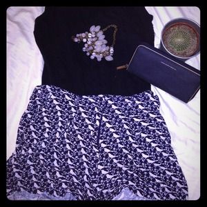 Bird pattern short shorts