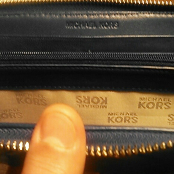 Michael kors  wallet - Picture 2 of 2