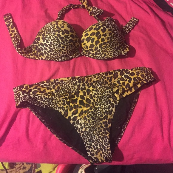 Bombshell bikini ! 34A top Medium bottoms