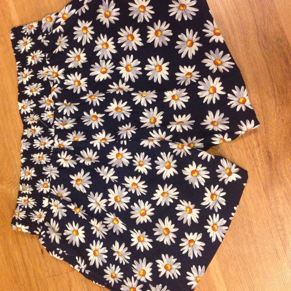 Flower high waisted silk shorts - Picture 2 of 2
