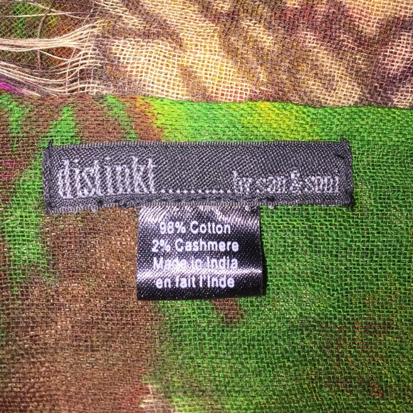 Distinkt Floral Scarf - Picture 2 of 4