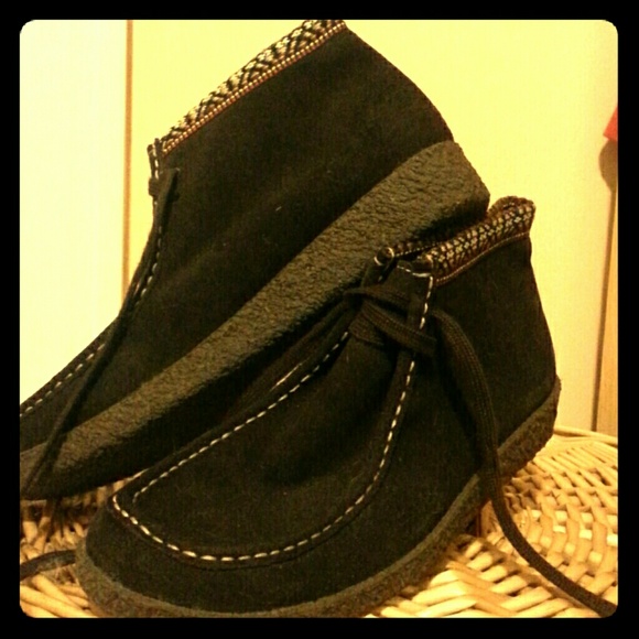 Get Your 70s On w/ these Suede Moccasin Booties!