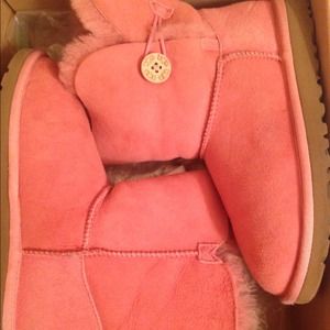 Pink uggs