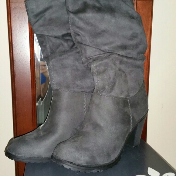 Mid calf Boot - Picture 2 of 2