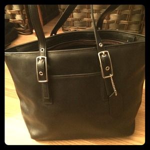 Black Leather Coach Legacy Market Tote 😍