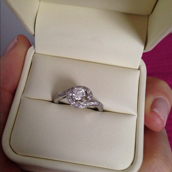 Diamond engagement ring