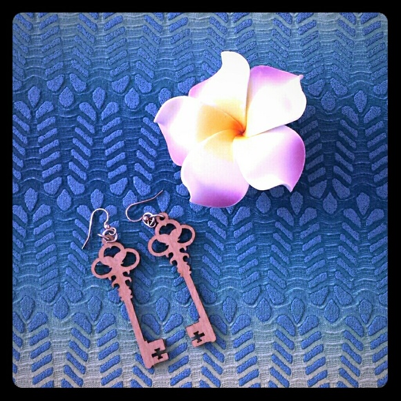 Skeleton Key Earrings - Picture 4 of 4
