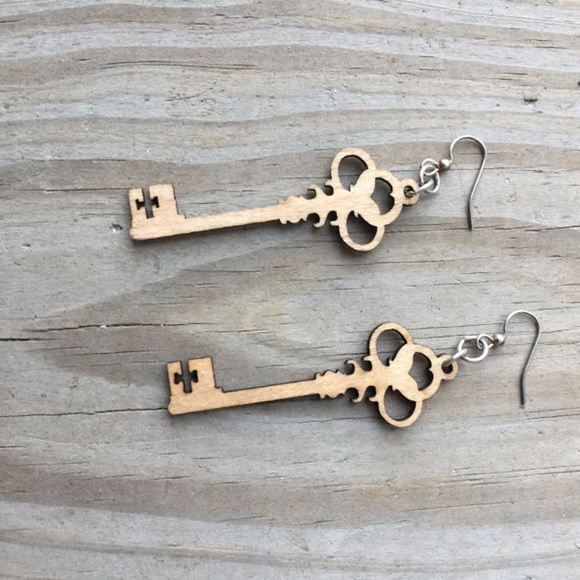 Skeleton Key Earrings - Picture 2 of 4