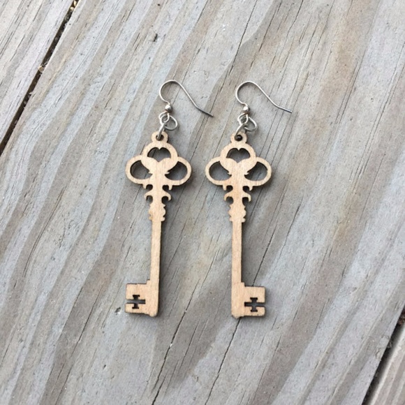 Skeleton Key Earrings - Picture 3 of 4