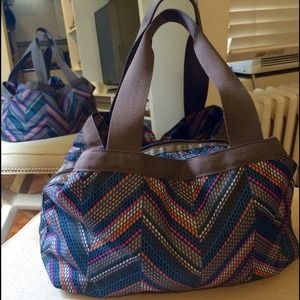 LeSportsac medium size nylon bag. ⭐️