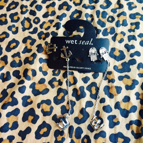 2 Pairs Of Ear Cuff Earrings