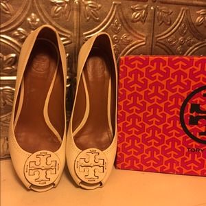 Authentic tory burch cream wedge.