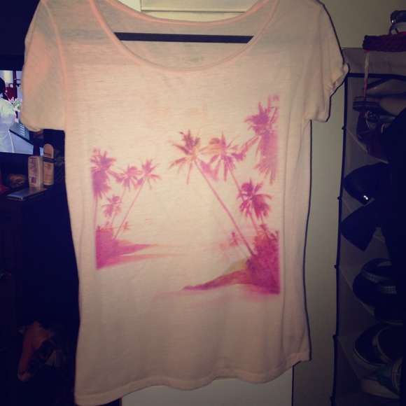 American Eagle feather light shirt