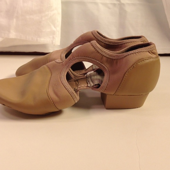 Carmel Dance Pendinis