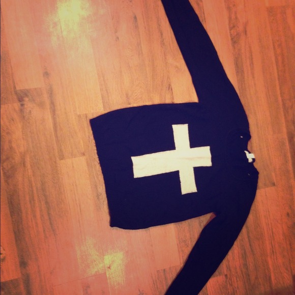Cross knitted sweater