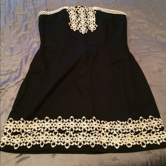 Mud Pie Dresses & Skirts - Black and gold strapless