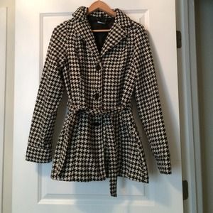 Adorable black and white houndstooth coat