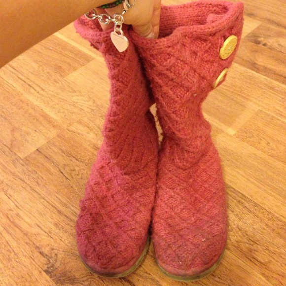 Pink knitted uggs