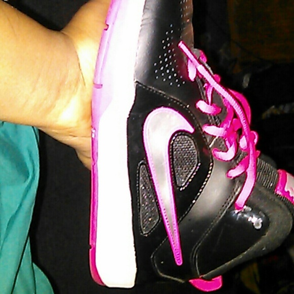 Nike shoes - Picture 1 of 3