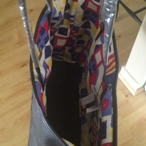 Vineyard Vines Reversible Tote - Picture 4 of 4