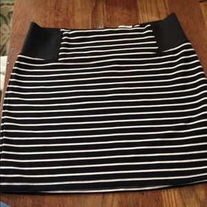 Black w. White Stripes Skirt