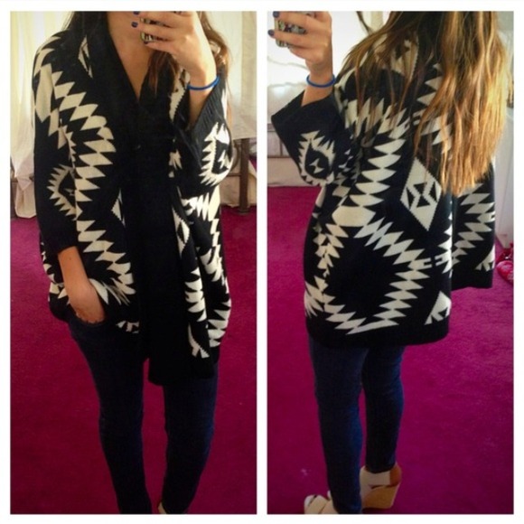 Sweaters - ❗BLACK❗ Oversized Aztec Knit Cardigan