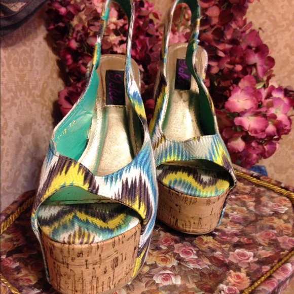 Watercolor Print Corkscrew Platform Wedges Sz 7.5 - Picture 3 of 4