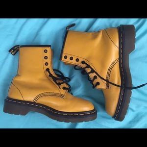 Reserved ⚠️ Vintage Doc Martens