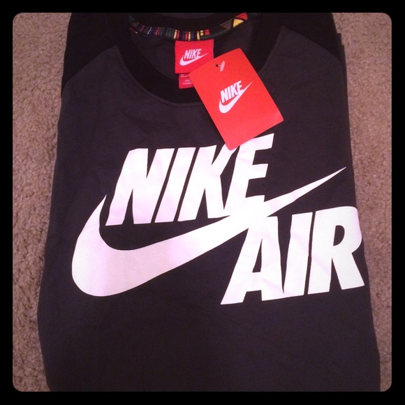 Nike Air shirt NWT