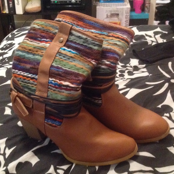 Multicolor ankle boot size 10