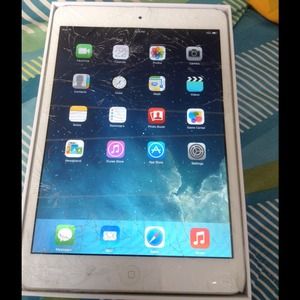 Sold sold BROKEN IPAD MINI 16 gb sold sold