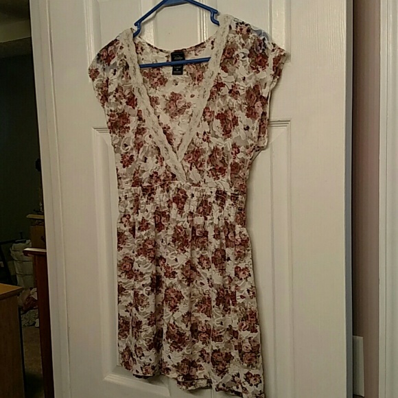 Sleeveless Vanity Lace top