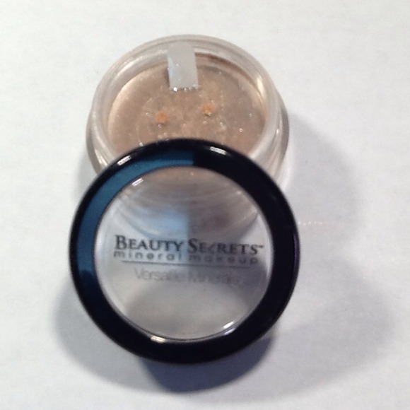 Bronze mineral eye shadow