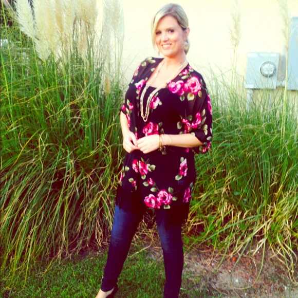 Cute flower sheer cardigan with fringe