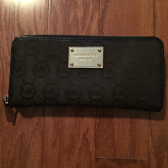 Black Michael Kors wallet!