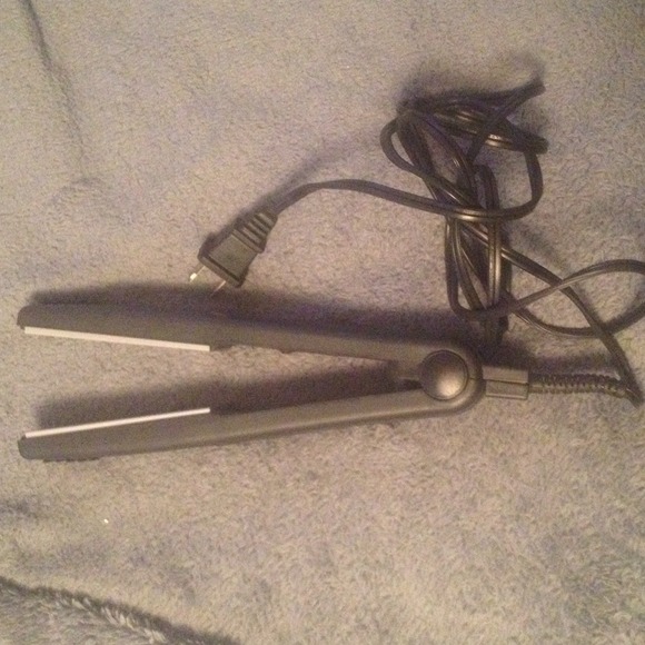 Revlon Other - Revlon hair straightener