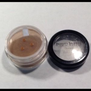 Allure mineral bronzer.