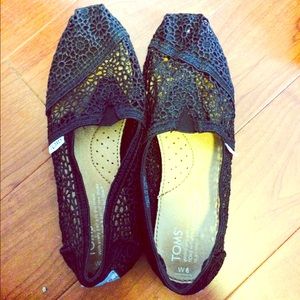 Black lace TOMS
