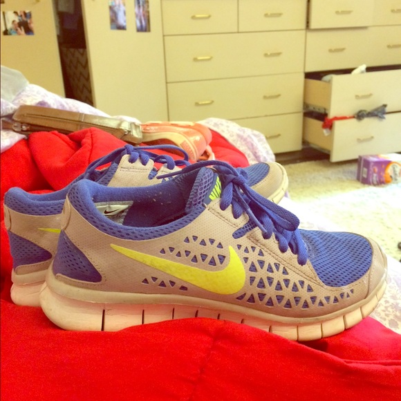 Nike tennis shoes