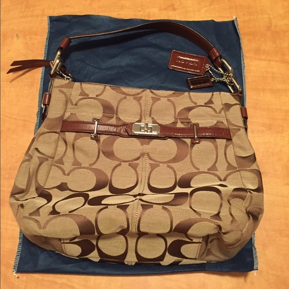 Bundle purse with wristlet