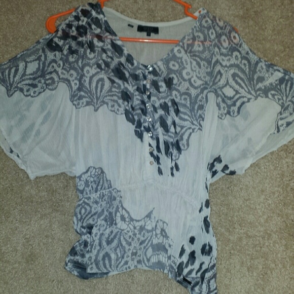 Guess flowy top with slits along the arms