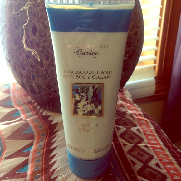 Victoria's Secret Endless Love body lotion